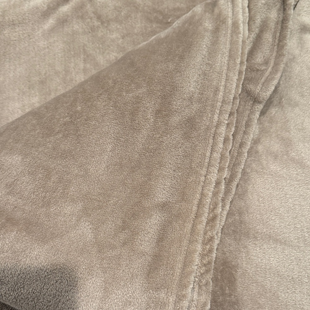 Luxurious Tan Bedding Set